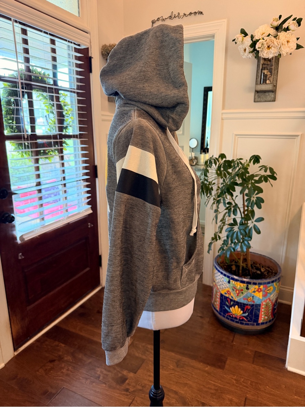 Wildfox RARE NWOT Gray Hooded Sweatshirt with Rainbow & Sun Back Graphic - Picture 4 of 6